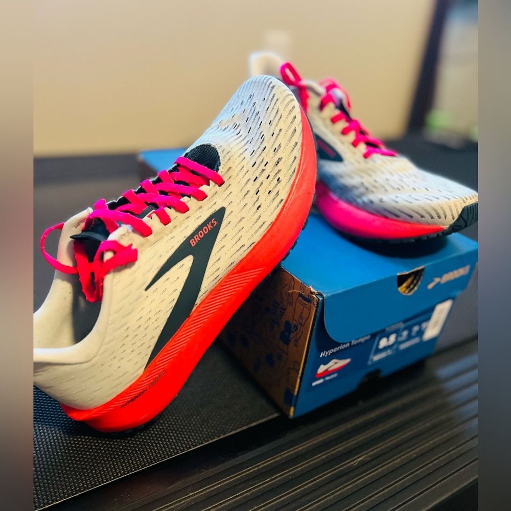 Brooks Hyperion Tempo ~ sz 9.5